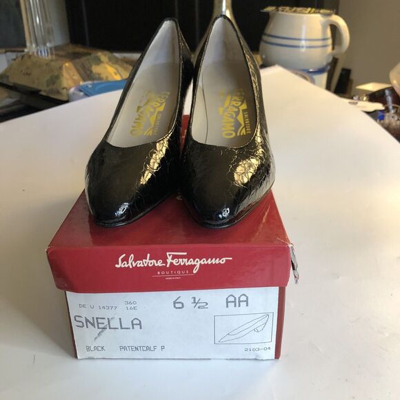 Salvatore Ferragamo Sneelia Pump In Black Crock Patterned Leather 6.5 AA NIB - Picture 2 of 7